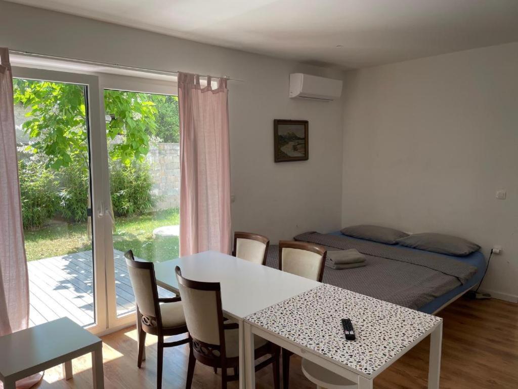 R41 - Tivoli Groundfloor Apartment リュブリャナ エクステリア 写真